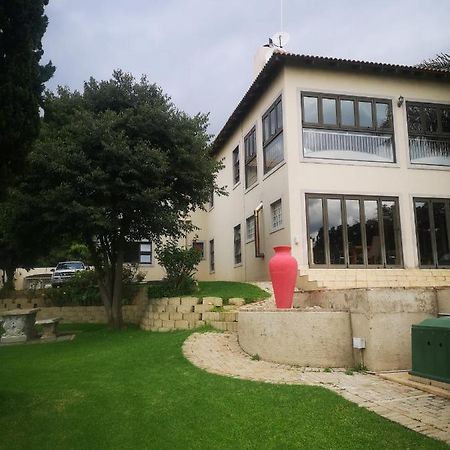 Bristow Luxury Suites With Back Up Power And Free Wi-Fi Roodepoort Exteriér fotografie